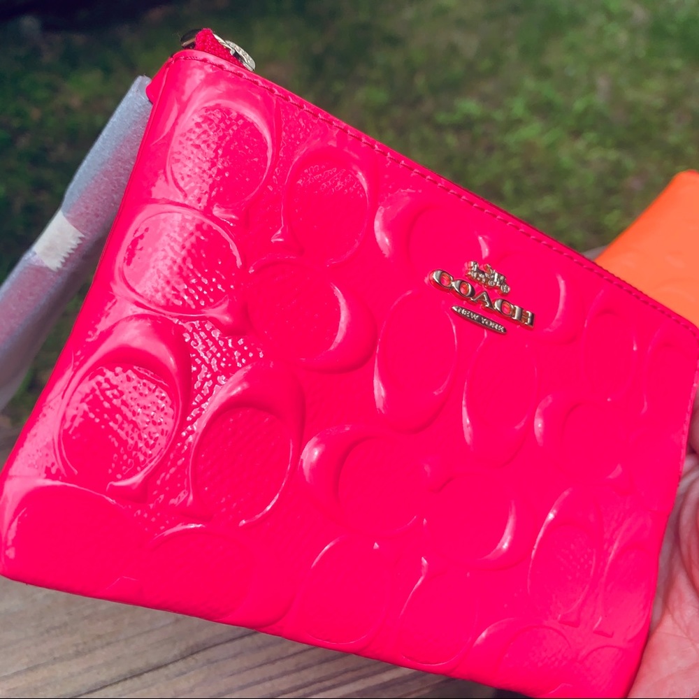 Authentic COACH patent signature logo wristlet ❤️ - Picture 3 of 10
